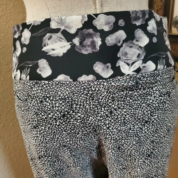 Lululemon Departure Floral Print Pants - Picture 11 of 14